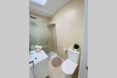 Un baño de Bungalows Dunaflor Verde by SunHousesCanarias