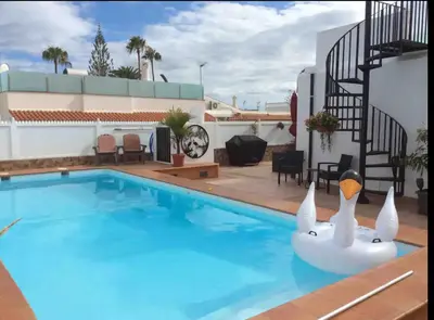 Piscina en o cerca de Villa Bahamas private heated pool close to town.