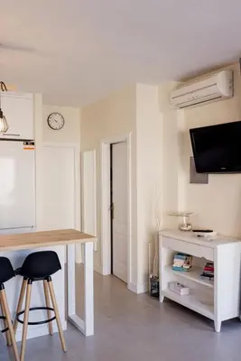 Una televisión o centro de entretenimiento en Casa Guillaume