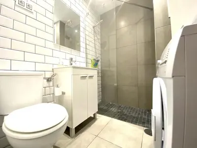 Un baño de Estudio vacacional W&G Las Canteras con bonitas vistas al mar