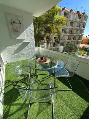 Un patio o zona al aire libre en Sunny Apartment Tanife by Yumbo