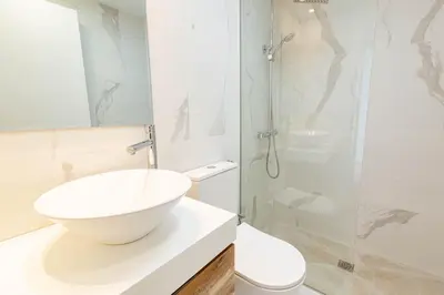 Un baño de Luxury Penthouse With Jacuzzi La Strada