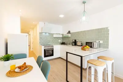 Una cocina o zona de cocina en Luxury Penthouse With Jacuzzi La Strada