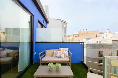 Un balcón o terraza de Luxury Penthouse With Jacuzzi La Strada
