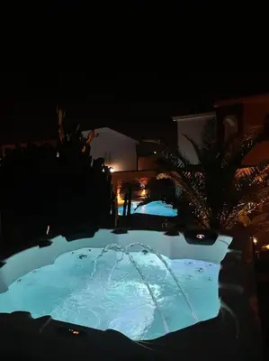 Piscina en o cerca de Casa Macken con piscina climatizada y jacuzzi