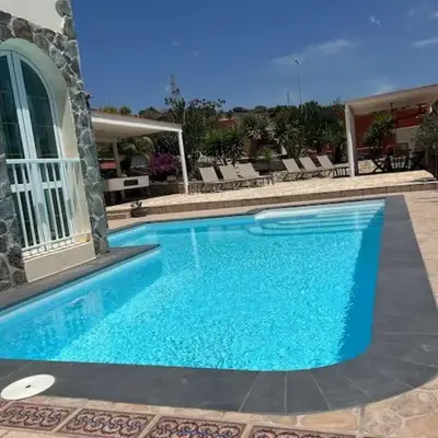 Casa Macken con piscina climatizada y jacuzzi