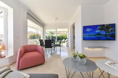 Una televisión o centro de entretenimiento en Chalet Santa Ana 19 by VillaGranCanaria