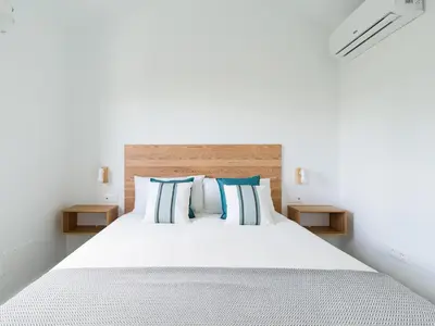 Cama o camas de una habitación en Bungalow nuevo con jardín y piscina/ Newly renovated Bungalow with private garden and swimming pool