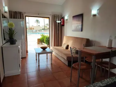Zona de estar de Bungalow Santa Fe en centro de Playa del Inglés