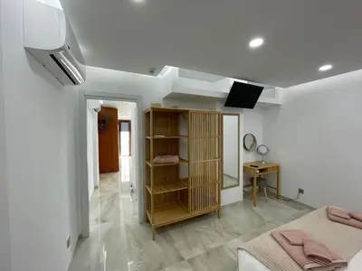 Una televisión o centro de entretenimiento en BAMBOO CHIC APARTMENT PLAYA DEL INGLES