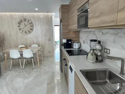 Una cocina o zona de cocina en BAMBOO CHIC APARTMENT PLAYA DEL INGLES