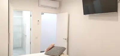 Una televisión o centro de entretenimiento en HD Mogán Canal Apartments