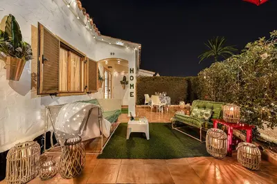 Zona de estar de Newly renovated modern bungalow , near c.c yumbo