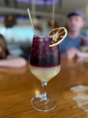 Bebidas en Piso Paraíso vicino al mare