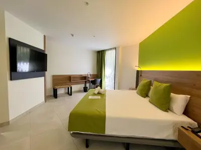 Una televisión o centro de entretenimiento en Hotel MG Poniente