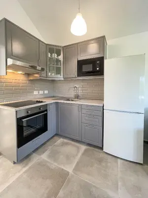 Una cocina o zona de cocina en cozy & modern bungalow w/private garden bbq+wifi