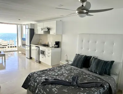 Una cocina o zona de cocina en Sunset Ocean Oceanvrent