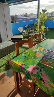 Un balcón o terraza de Ático Arinaga con vistas , jacuzzi , terraza y barbacoa
