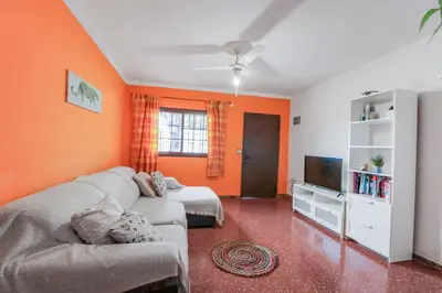 Una televisión o centro de entretenimiento en El Risco Double Bed Apart 2-BR