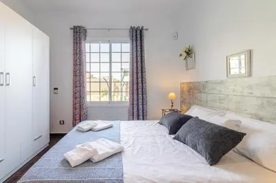 Cama o camas de una habitación en Villa Samperez Piscina Jardin 5 Dormitorios 12 Personas