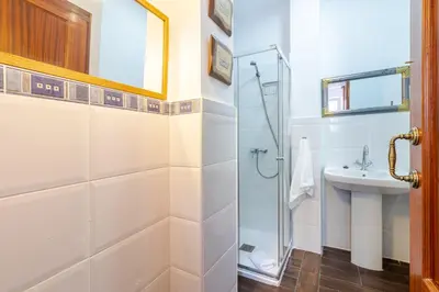 Un baño de Villa Samperez Piscina Jardin 5 Dormitorios 12 Personas