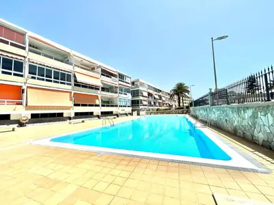Piscina en o cerca de Apartamento vacacional sur de Gran Canaria, segunda linea de playa con wifi