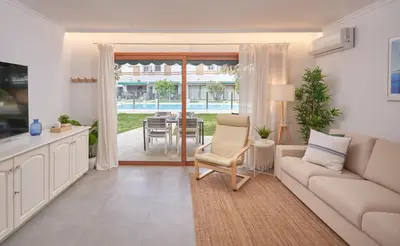 Una televisión o centro de entretenimiento en Timon Suites San Agustin