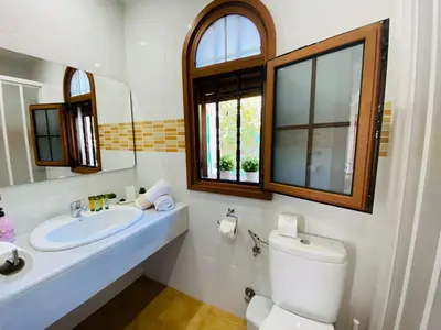 Un baño de Bungalow Parque Golf by SunHousesCanarias