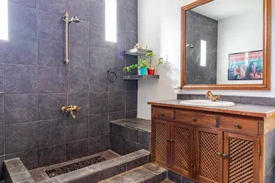 Un baño de Amiga Mia Traditional House