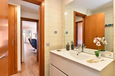 Un baño de Par 4 Blue Star by VillaGranCanaria