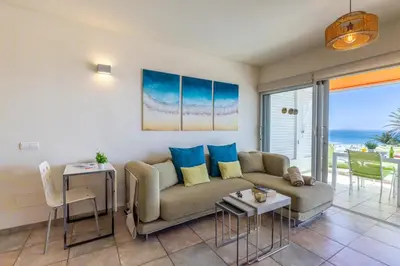 Zona de estar de Ático Apartamento Las Burras Playa by VillaGranCanaria