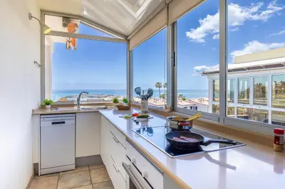 Una cocina o zona de cocina en Ático Apartamento Las Burras Playa by VillaGranCanaria