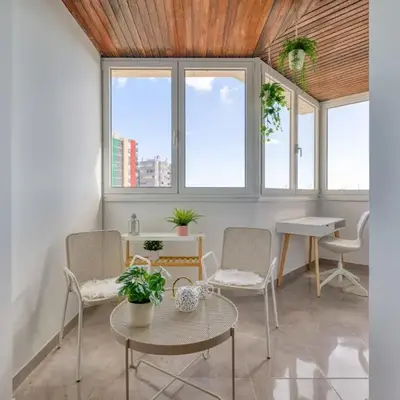 Bright Townhouse - Views - 5 min walk to the Beach