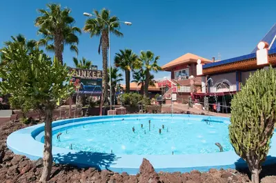 Piscina en o cerca de Bungalow Santa Barbara EMC2 by VillaGranCanaria
