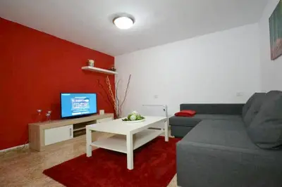Una televisión o centro de entretenimiento en Welcoming house with mountain view in Ingenio