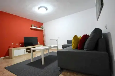 Una televisión o centro de entretenimiento en Welcoming house with mountain view in Ingenio