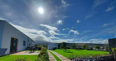 Paisaje cerca of this country house