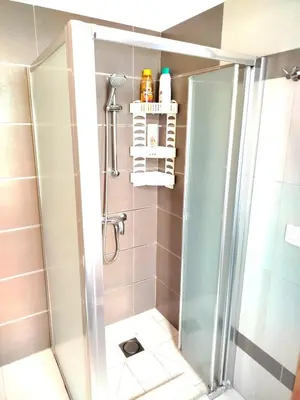 Un baño de SUNNY APARTMENT NEAR LAS CANTERAS BEACH