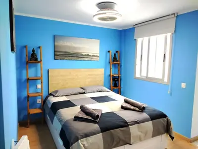 Cama o camas de una habitación en SUNNY APARTMENT NEAR LAS CANTERAS BEACH