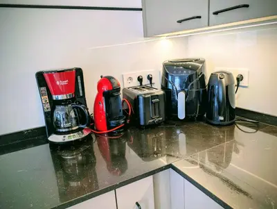 Utensilios para hacer té y café en BIG sun terrace renovated 2-bedroom luxury duplex
