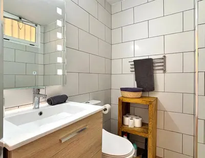 Un baño de Cosy Garden View Apartment Tinache