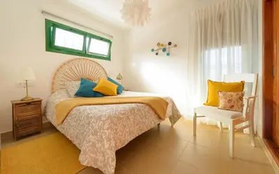 Cama o camas de una habitación en Delightful front beach apartment. Sunrise views!