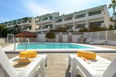 Piscina en o cerca de Delightful front beach apartment. Sunrise views!