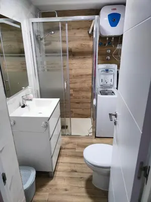 Un baño de Residencial Los Molinos con piscina, TV internacional y Wifi