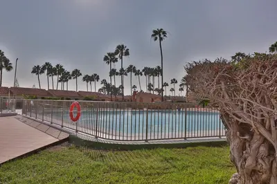 Piscina en o cerca de Bungalow Santa Fe de 2 habitaciones