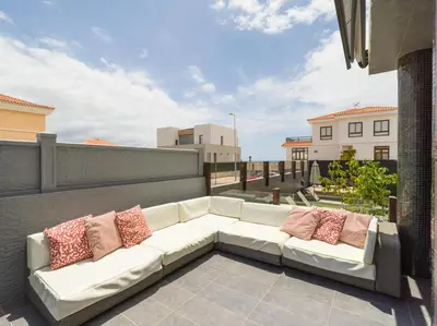 Zona de estar de Entire Home Meloneras BBQ, PoolGolf