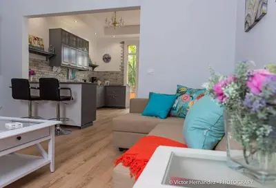 Una cocina o zona de cocina en Living House