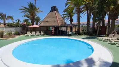 Piscina en o cerca de Paraiso by CASAS COCODRILO