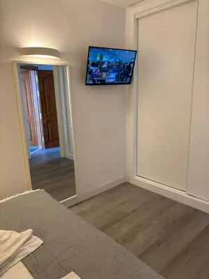 Una televisión o centro de entretenimiento en Lorentz Holiday Home