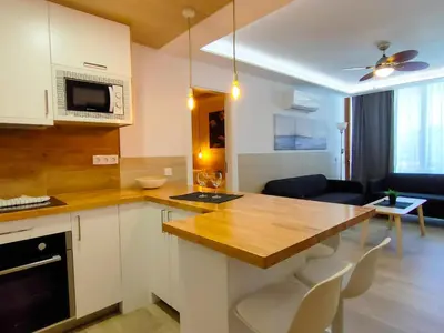 Una cocina o zona de cocina en Stylish Friendly Holiday Home